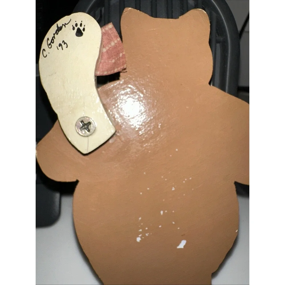 Wooden cat holding‎ cream signed great colors and hand painted 7 x 5